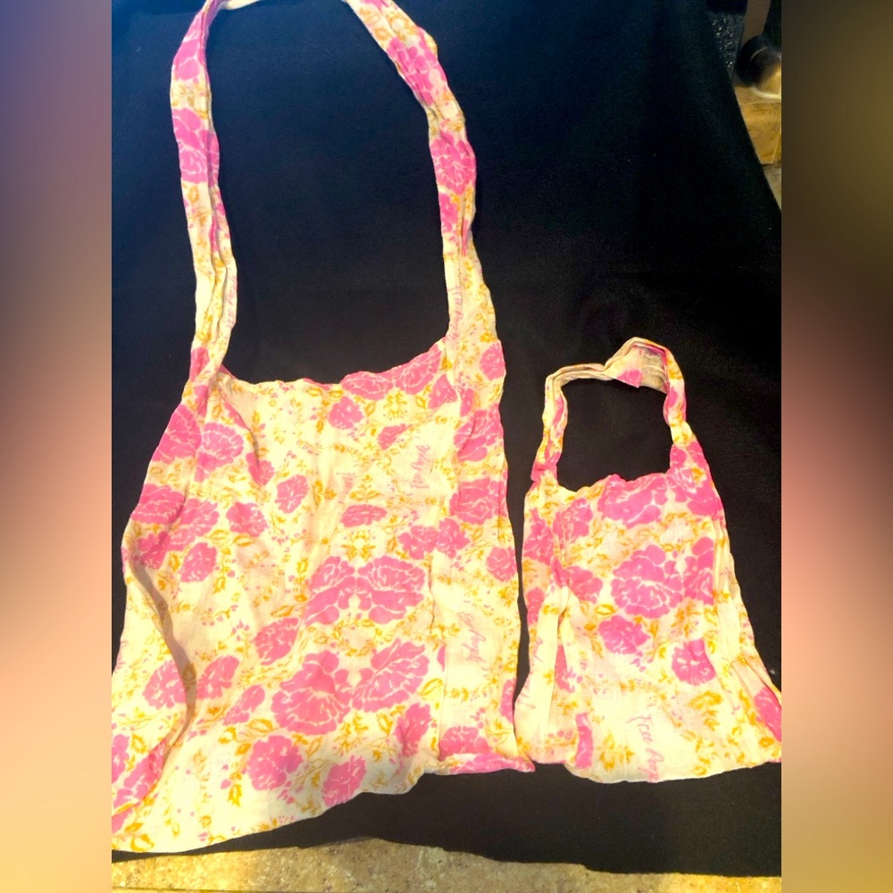 FREE PEOPLE TOTE BAG SET MED 15” by151/2” long SML 91/2” Wide by 9” Long
